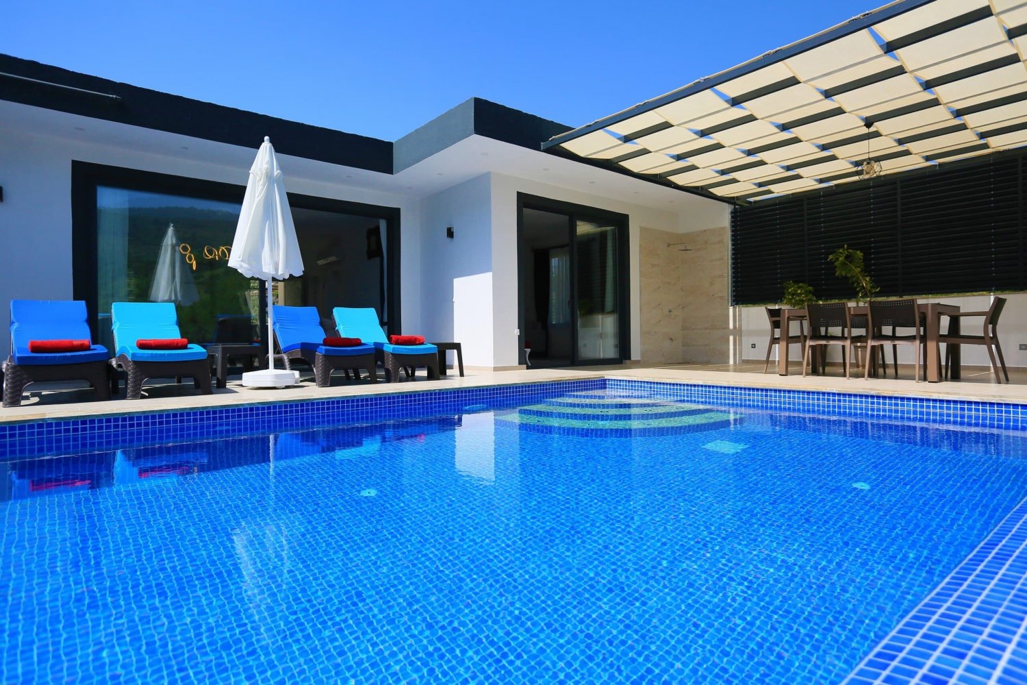 Villa Dark Blue Resim 