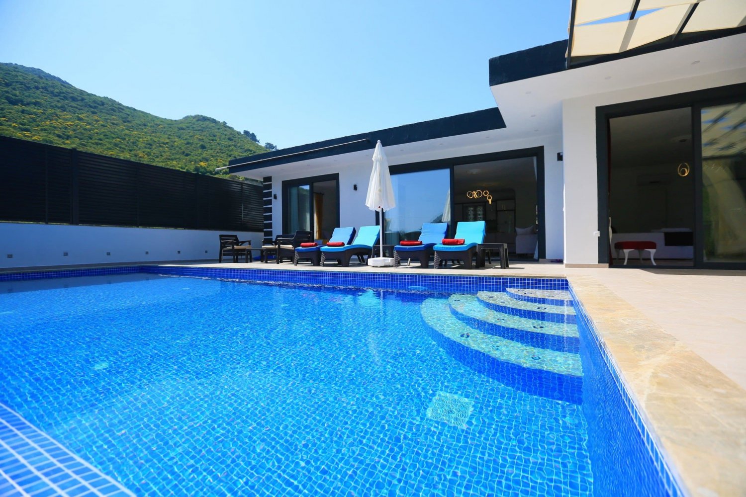 Villa Dark Blue Resim 