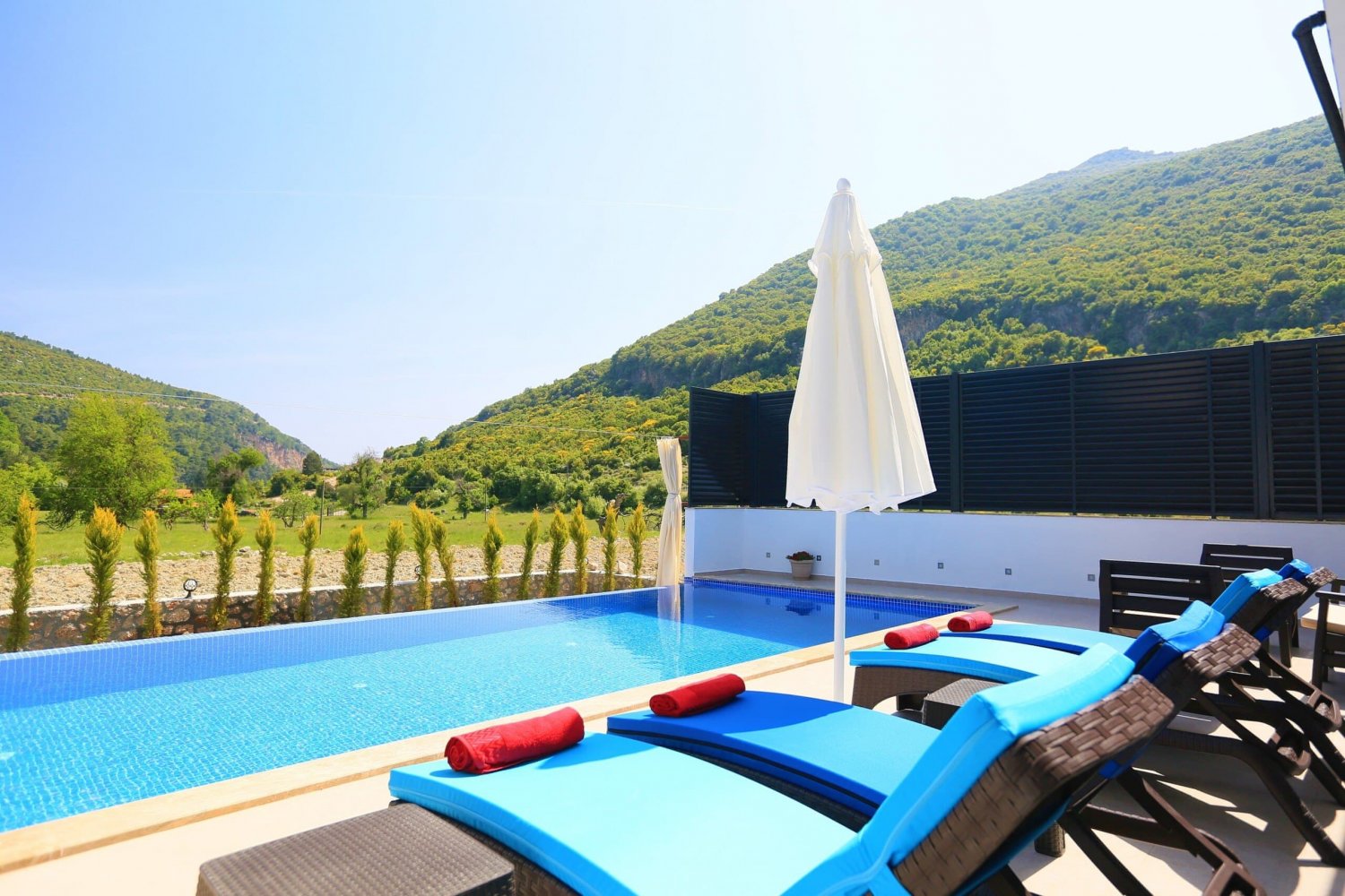 Villa Dark Blue Resim 